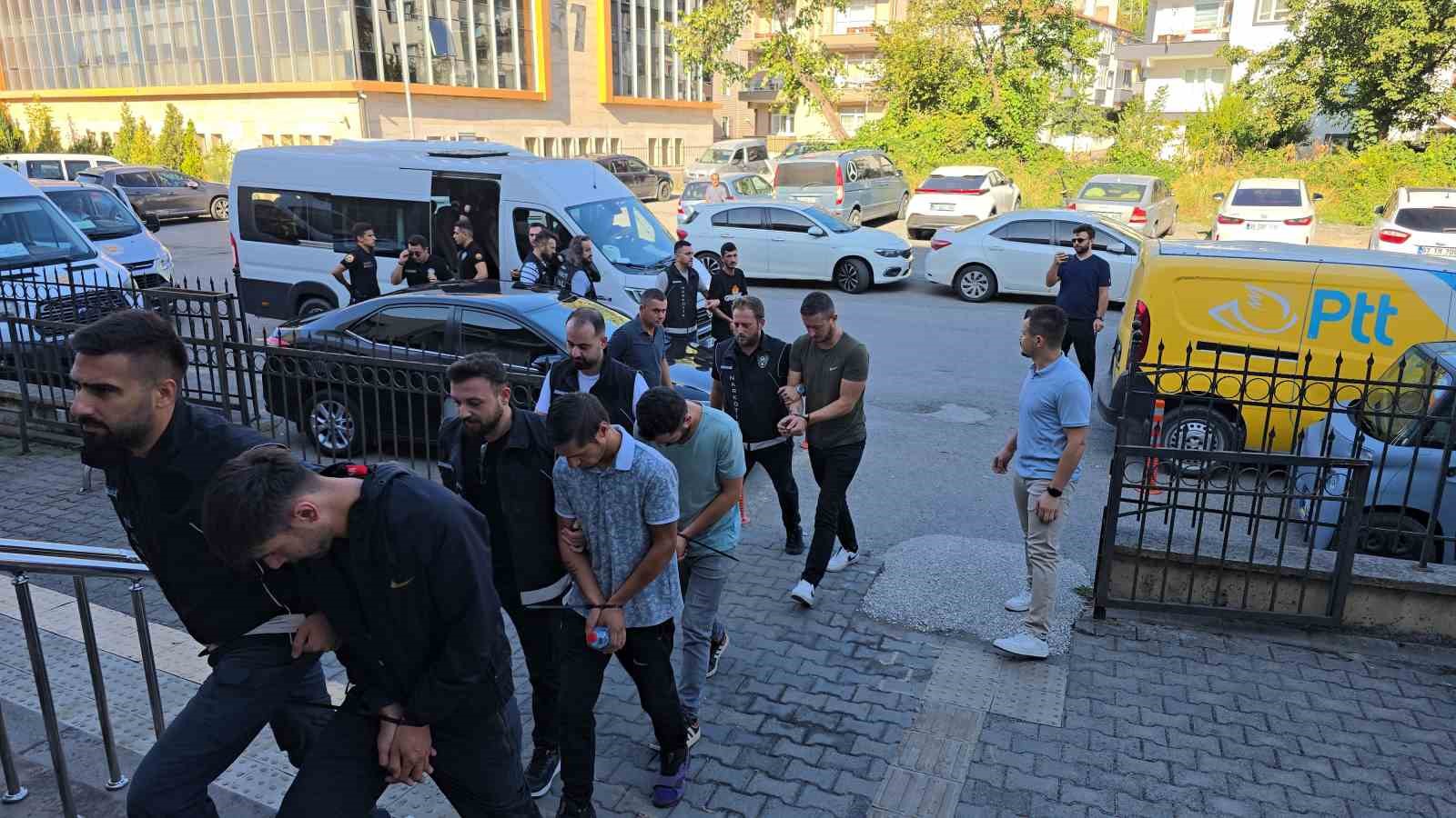 Karadeniz Ereğli’de uyuşturucu operasyonunda 8 tutuklama 