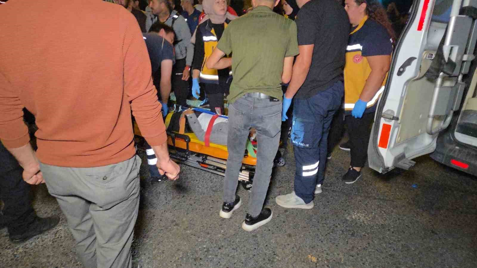 Hafif ticari araç yayaya çarptı 