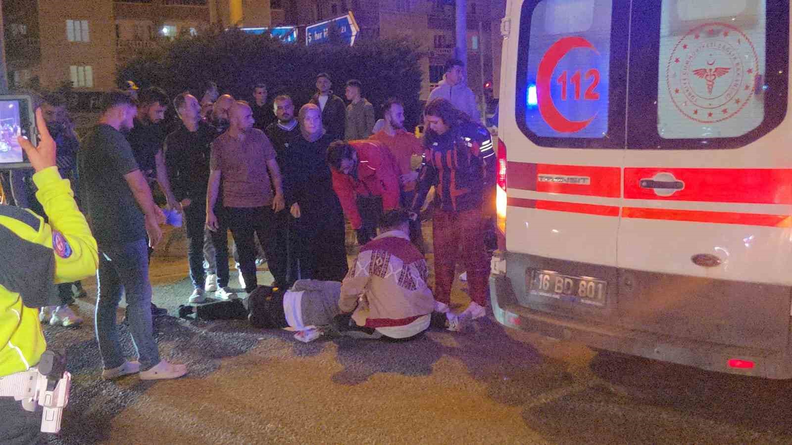 Hafif ticari araç yayaya çarptı 