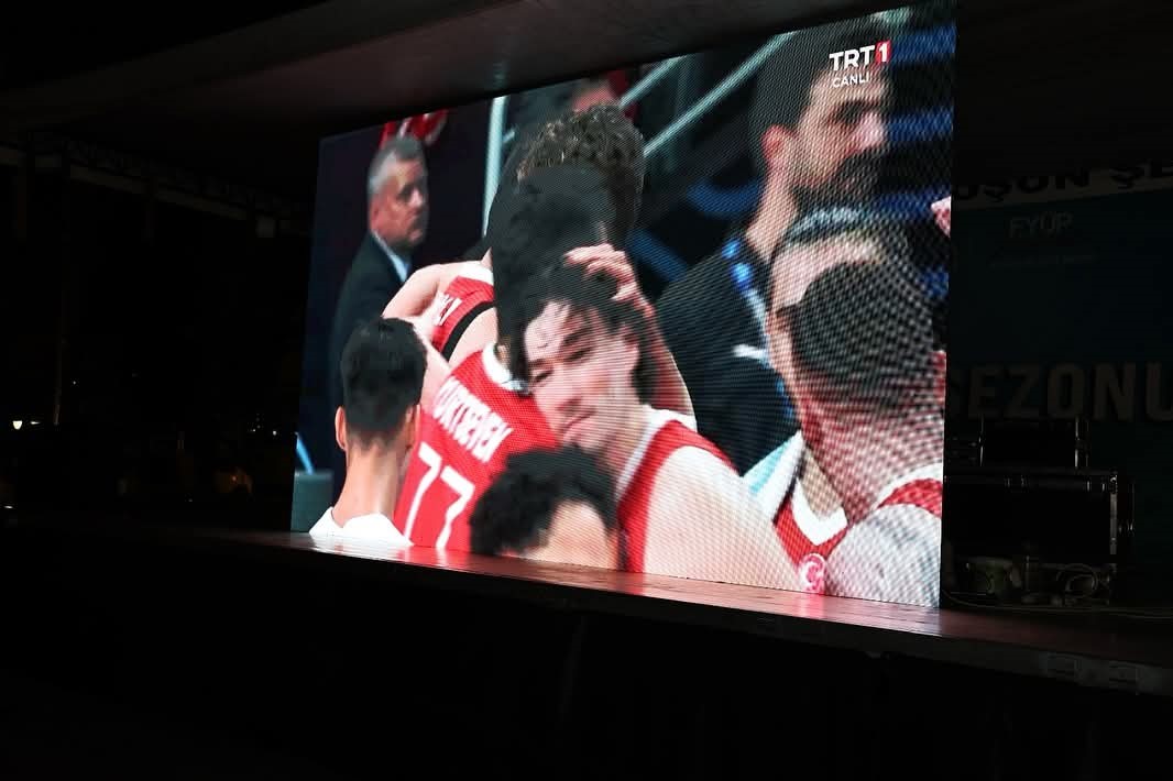 Kütahya’da yarı final heyecanı dev ekranda yaşandı 