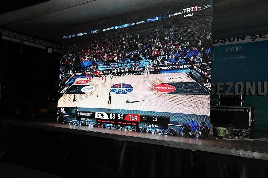 Kütahya’da yarı final heyecanı dev ekranda yaşandı 